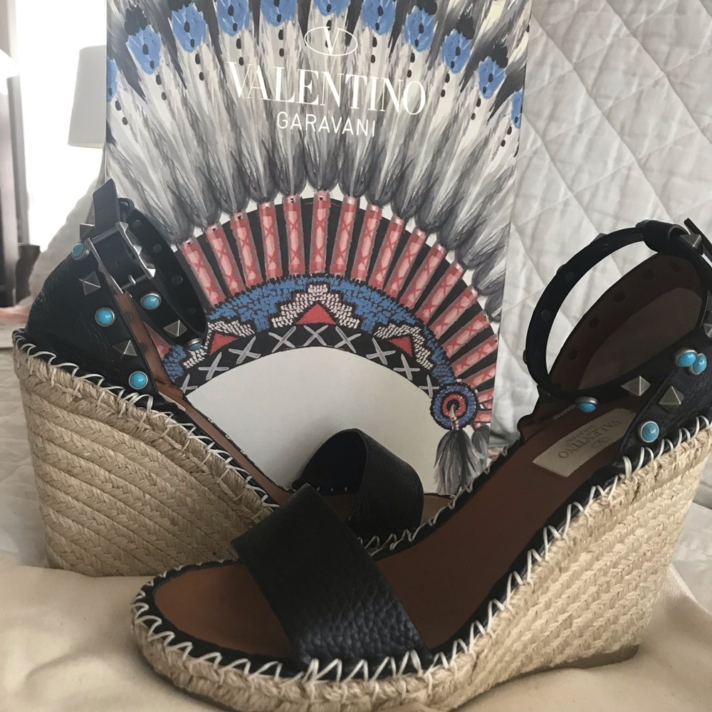 NIB Valentino Black Rockstud Rolling Wedge 36